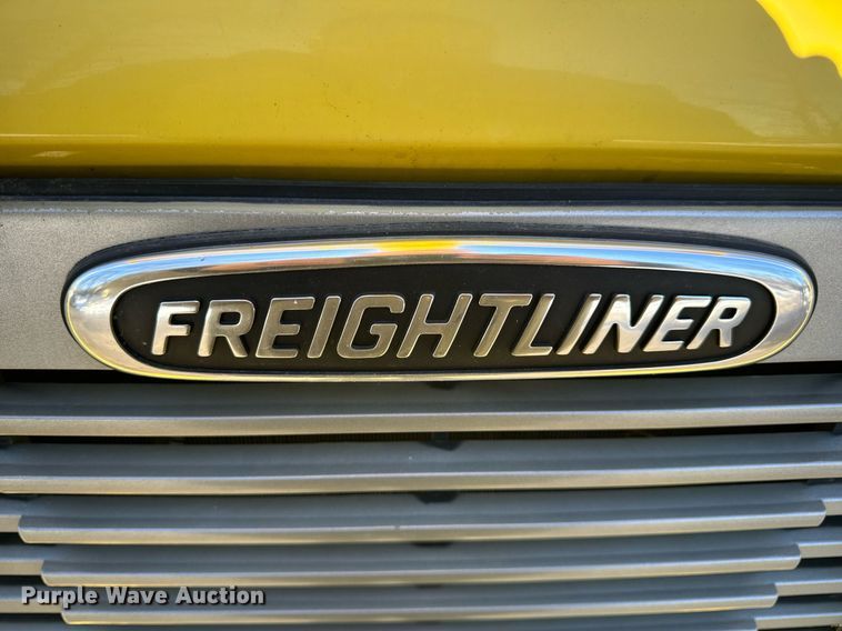image for item EN5031 2001 Freightliner FL70 bucket truck
