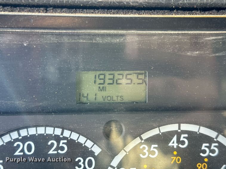 image for item EN5031 2001 Freightliner FL70 bucket truck