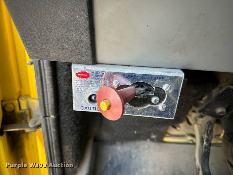 image for item EN5031 2001 Freightliner FL70 bucket truck