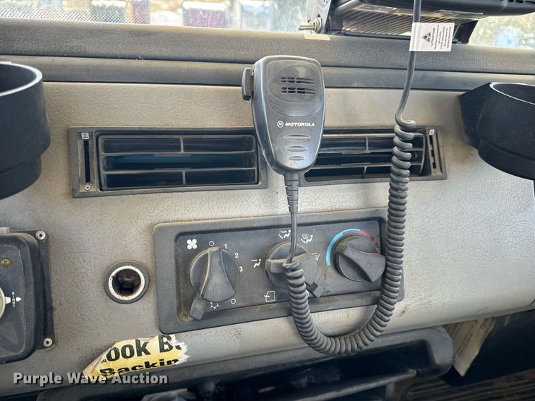 image for item EN5031 2001 Freightliner FL70 bucket truck