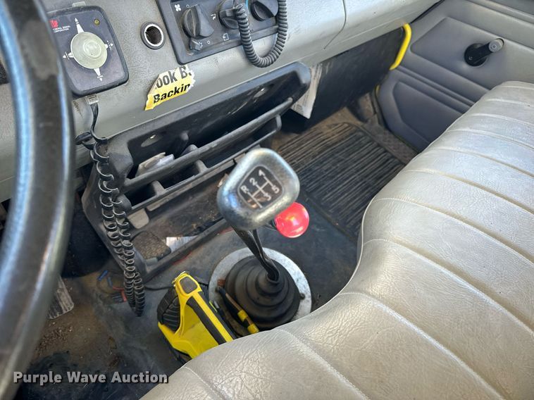 image for item EN5031 2001 Freightliner FL70 bucket truck