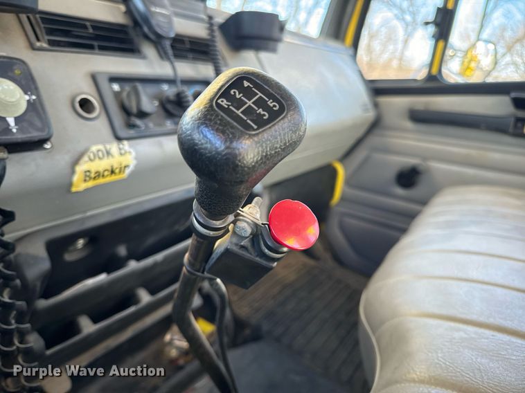 image for item EN5031 2001 Freightliner FL70 bucket truck