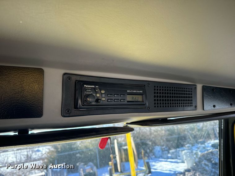 image for item EN5031 2001 Freightliner FL70 bucket truck