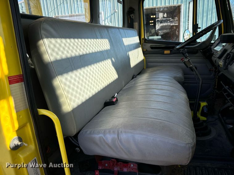 image for item EN5031 2001 Freightliner FL70 bucket truck