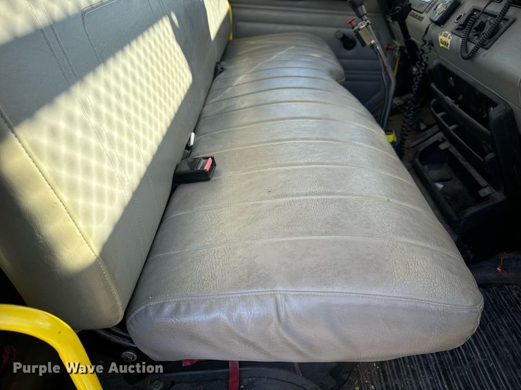 image for item EN5031 2001 Freightliner FL70 bucket truck