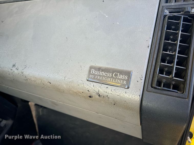 image for item EN5031 2001 Freightliner FL70 bucket truck