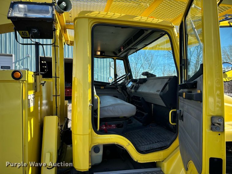 image for item EN5031 2001 Freightliner FL70 bucket truck