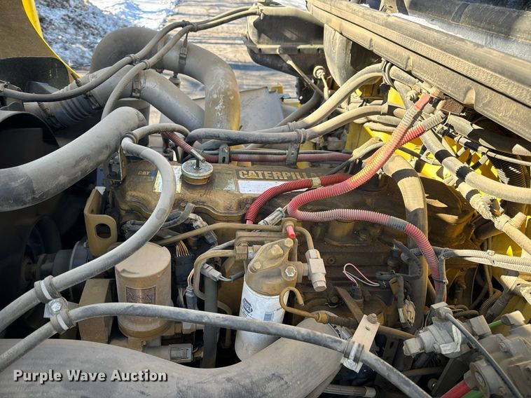 image for item EN5031 2001 Freightliner FL70 bucket truck