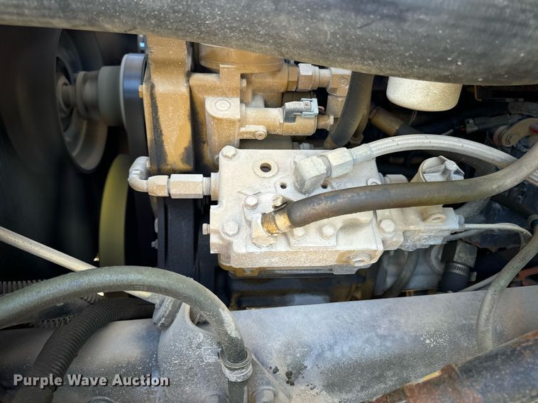 image for item EN5031 2001 Freightliner FL70 bucket truck