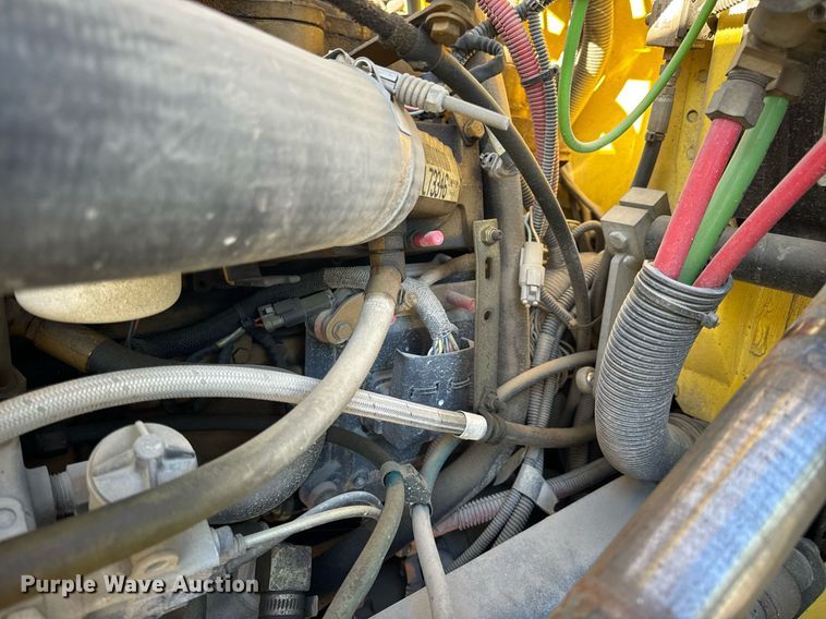 image for item EN5031 2001 Freightliner FL70 bucket truck