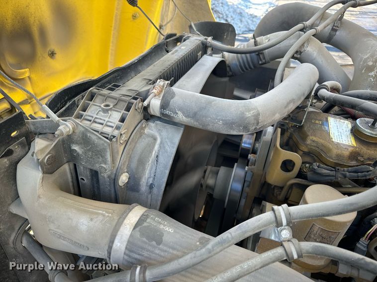 image for item EN5031 2001 Freightliner FL70 bucket truck