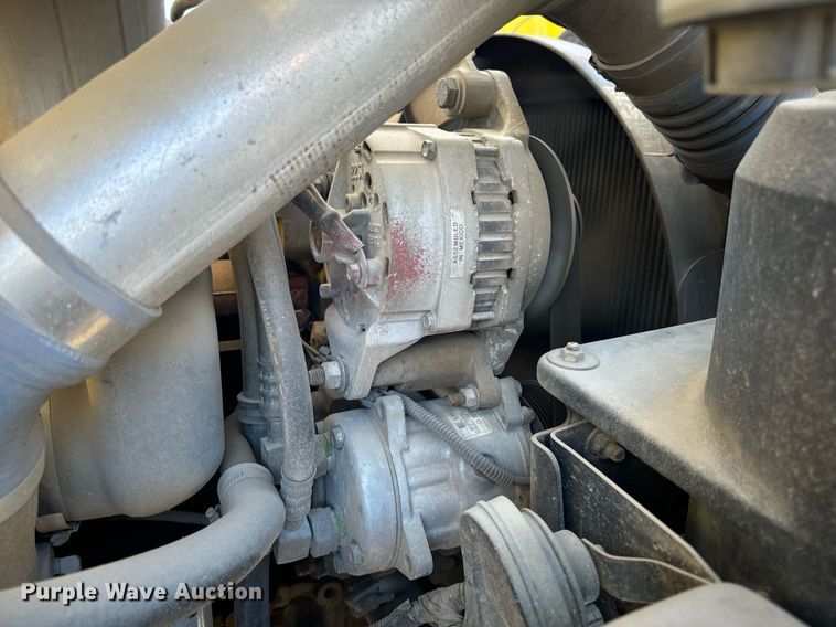 image for item EN5031 2001 Freightliner FL70 bucket truck