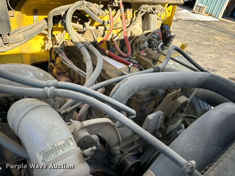 image for item EN5031 2001 Freightliner FL70 bucket truck