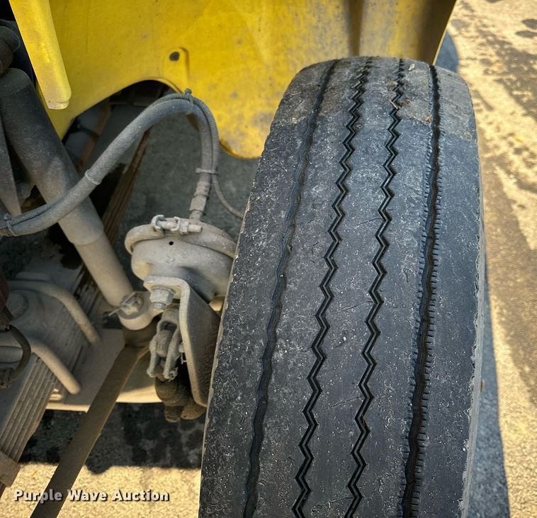 image for item EN5031 2001 Freightliner FL70 bucket truck