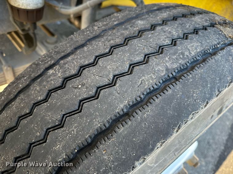 image for item EN5031 2001 Freightliner FL70 bucket truck