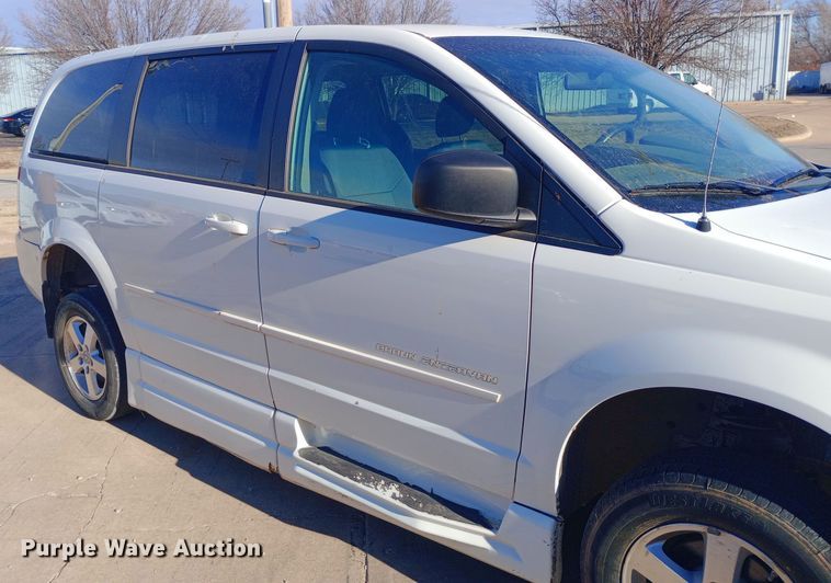 image for item EO0518 2010 Dodge Grand Caravan SE handicap accessible van