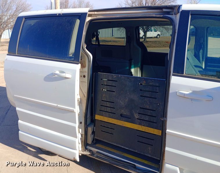 image for item EO0518 2010 Dodge Grand Caravan SE handicap accessible van