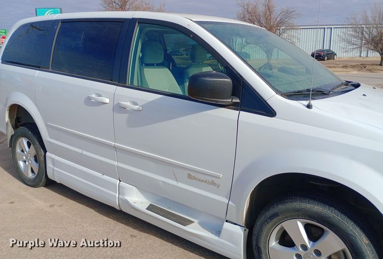 image for item EO0519 2016 Dodge Grand Caravan handicap accessible van