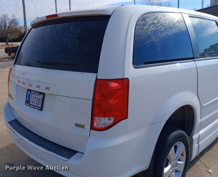 image for item EO0519 2016 Dodge Grand Caravan handicap accessible van