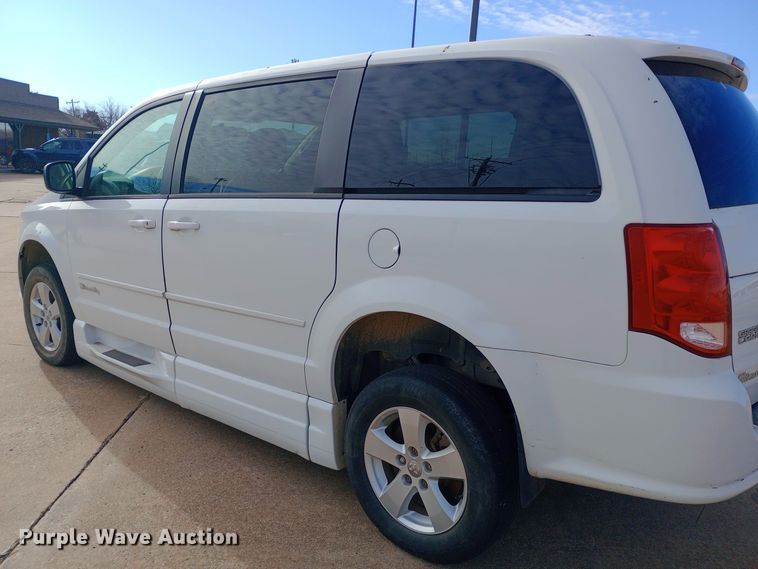 image for item EO0519 2016 Dodge Grand Caravan handicap accessible van