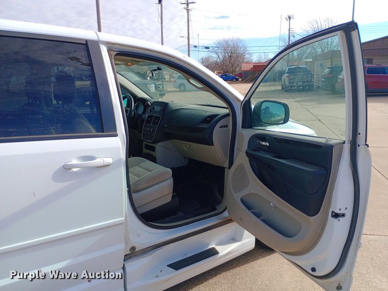 image for item EO0519 2016 Dodge Grand Caravan handicap accessible van