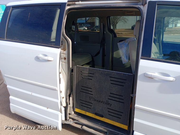 image for item EO0519 2016 Dodge Grand Caravan handicap accessible van