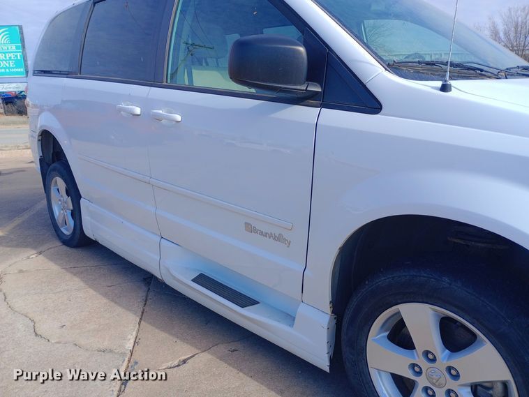 image for item EO0520 2016 Dodge  Grand Caravan  handicap accessible van