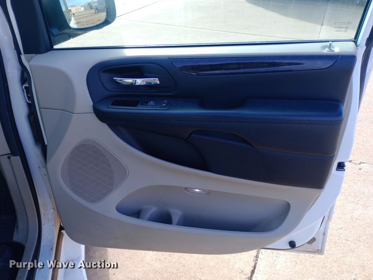 image for item EO0520 2016 Dodge  Grand Caravan  handicap accessible van