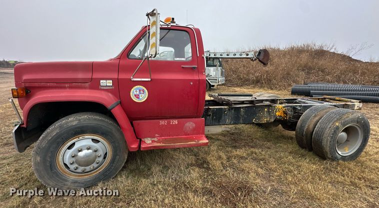 image for item ER1036 1986 Chevrolet C70 truck cab and chassis