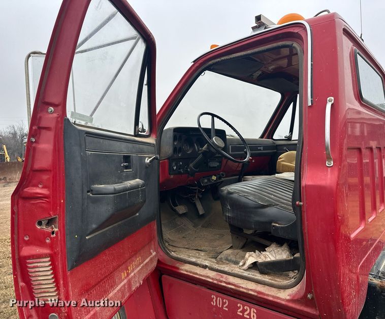 image for item ER1036 1986 Chevrolet C70 truck cab and chassis