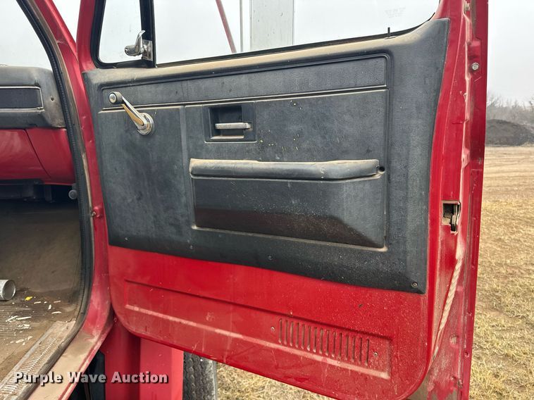 image for item ER1036 1986 Chevrolet C70 truck cab and chassis