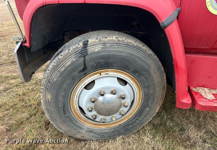 image for item ER1036 1986 Chevrolet C70 truck cab and chassis