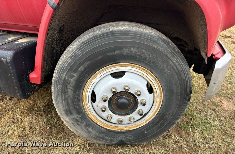 image for item ER1036 1986 Chevrolet C70 truck cab and chassis