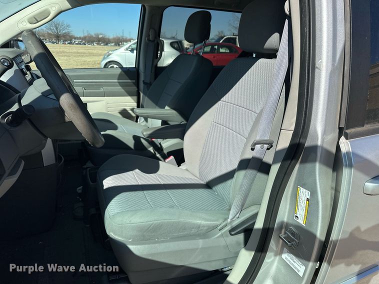 image for item ER4849 2010 Dodge Grand Caravan van