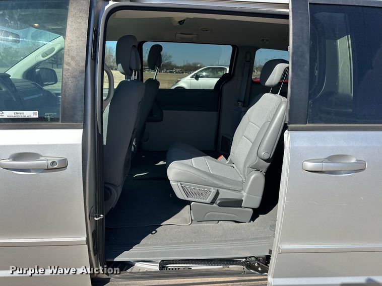 image for item ER4849 2010 Dodge Grand Caravan van