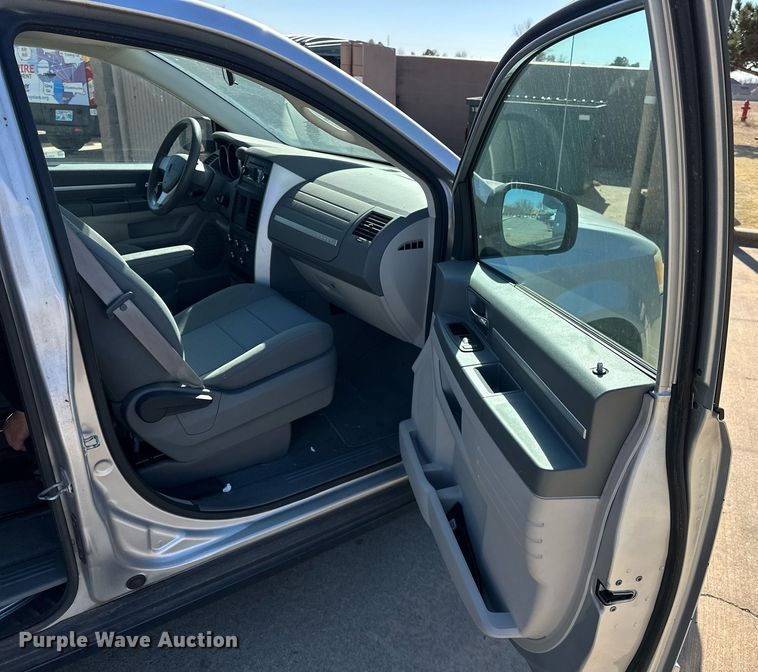 image for item ER4849 2010 Dodge Grand Caravan van