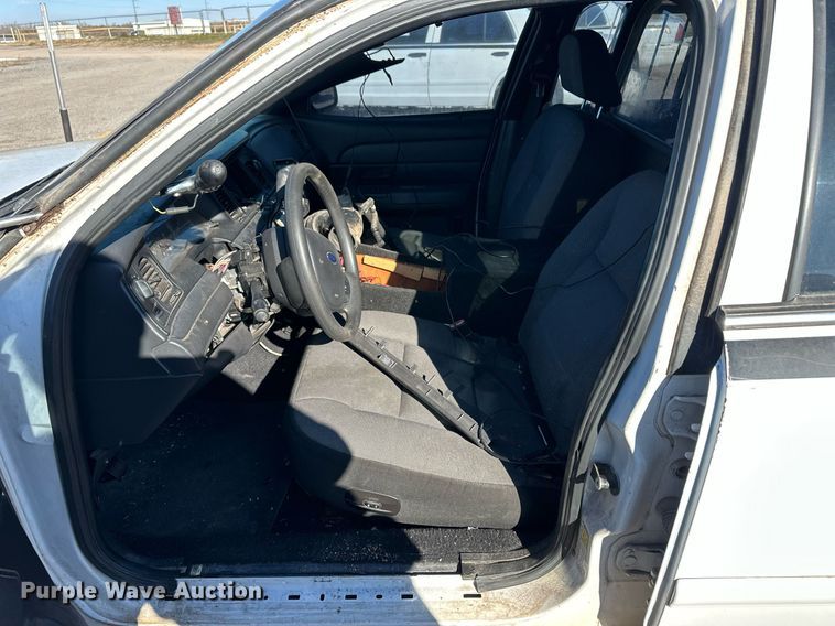 image for item ER8631 2006 Ford Crown Victoria Police Interceptor 