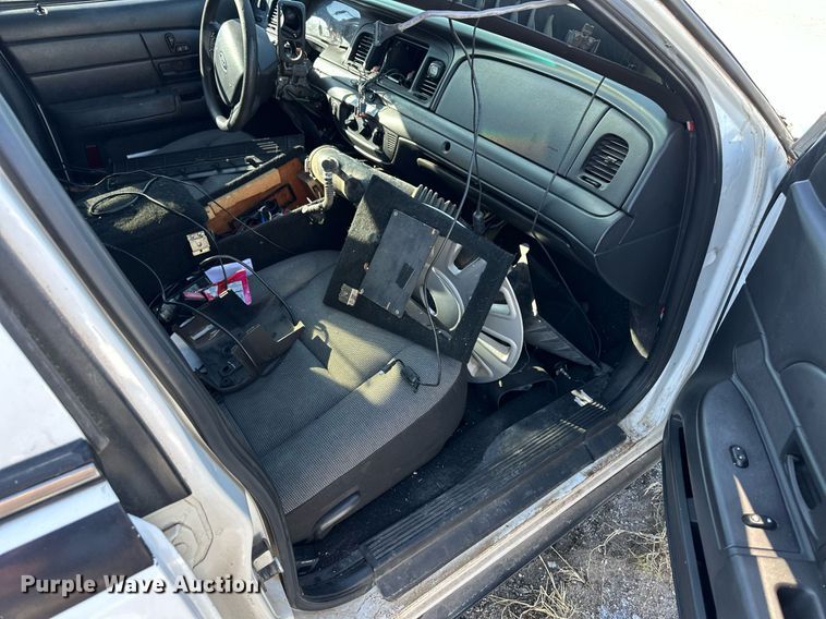 image for item ER8631 2006 Ford Crown Victoria Police Interceptor 