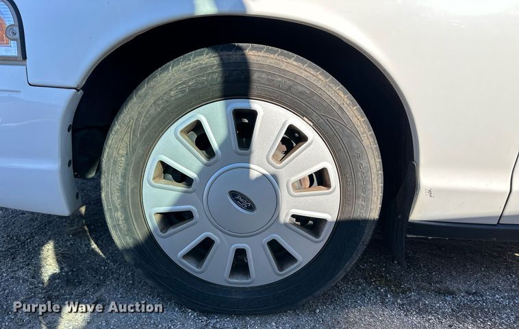 image for item ER8631 2006 Ford Crown Victoria Police Interceptor 