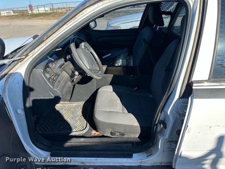 image for item ER8633 2006 Ford Crown Victoria Police Interceptor 