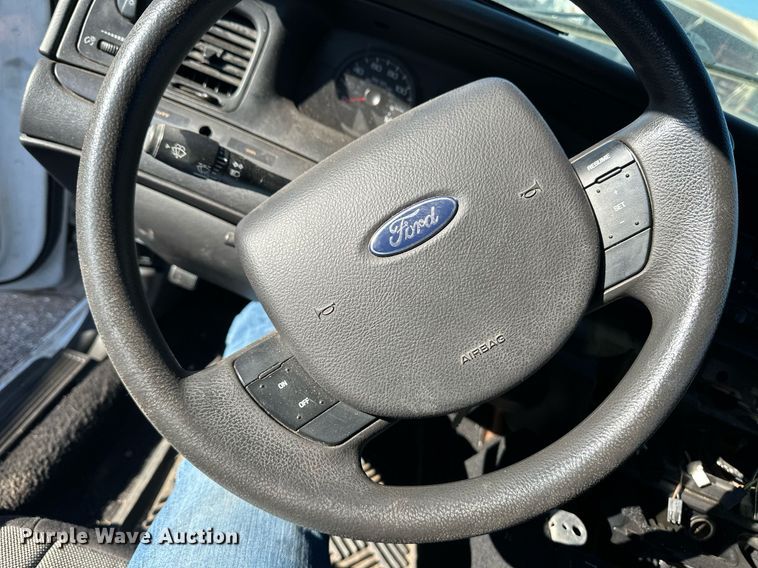 image for item ER8633 2006 Ford Crown Victoria Police Interceptor 