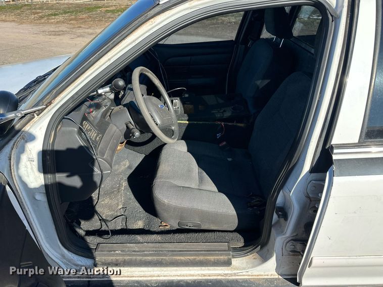 image for item ER8634 2003 Ford Crown Victoria Police Interceptor 