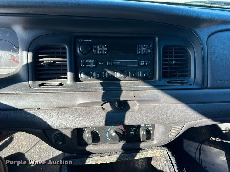 image for item ER8634 2003 Ford Crown Victoria Police Interceptor 