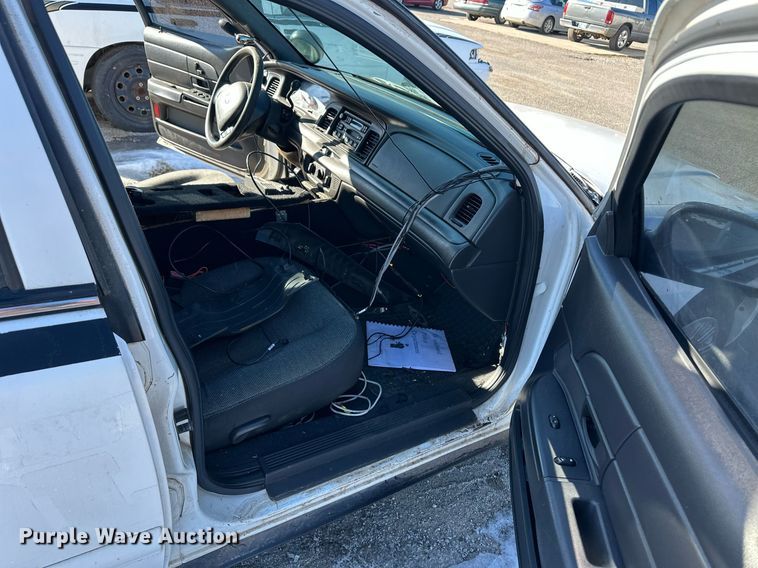 image for item ER8634 2003 Ford Crown Victoria Police Interceptor 