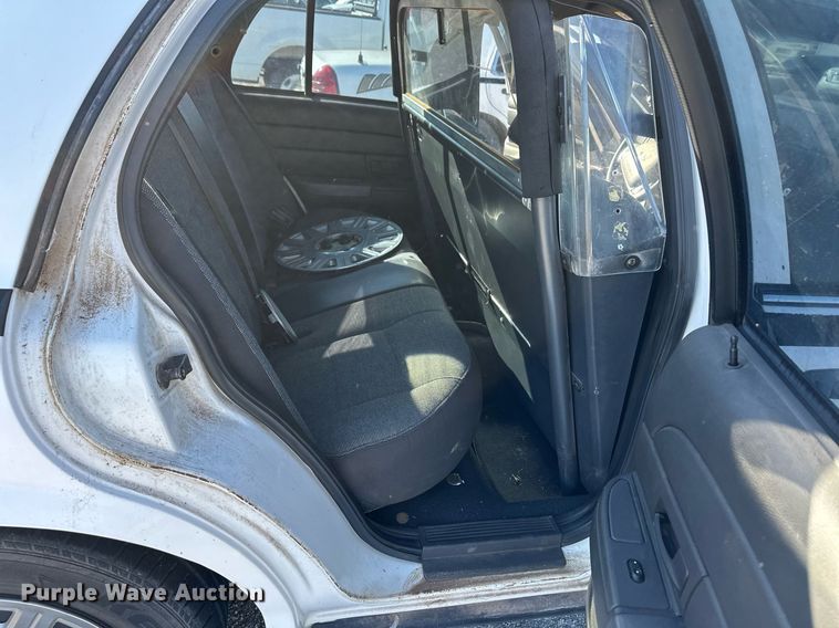 image for item ER8634 2003 Ford Crown Victoria Police Interceptor 