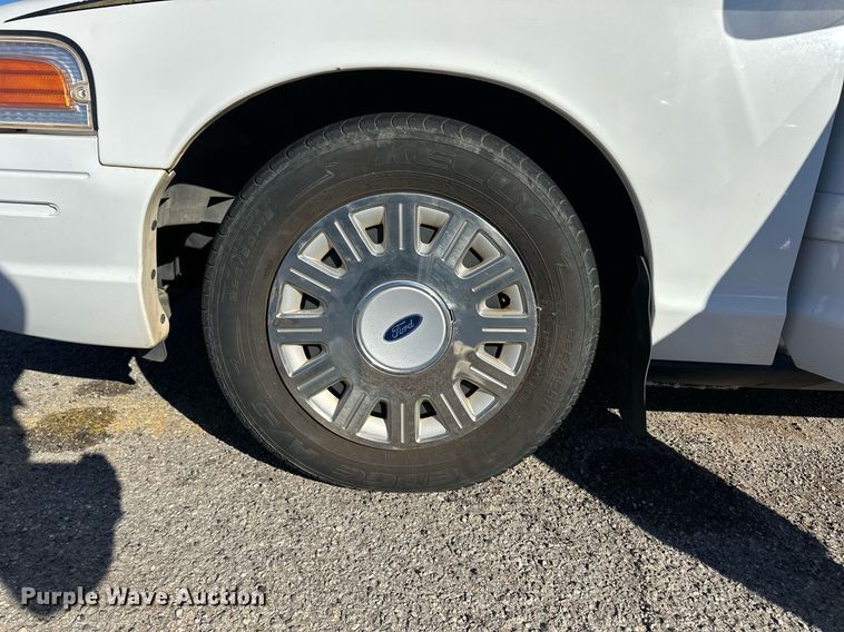 image for item ER8634 2003 Ford Crown Victoria Police Interceptor 