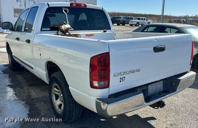 image for item ER8639 2002 Dodge Ram 1500 Quad Cab pickup truck