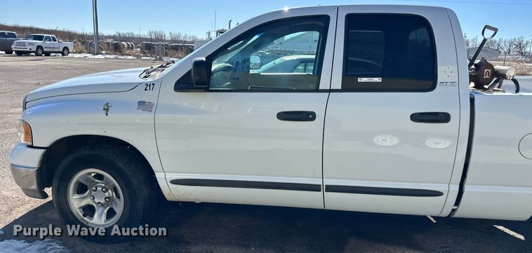 image for item ER8639 2002 Dodge Ram 1500 Quad Cab pickup truck