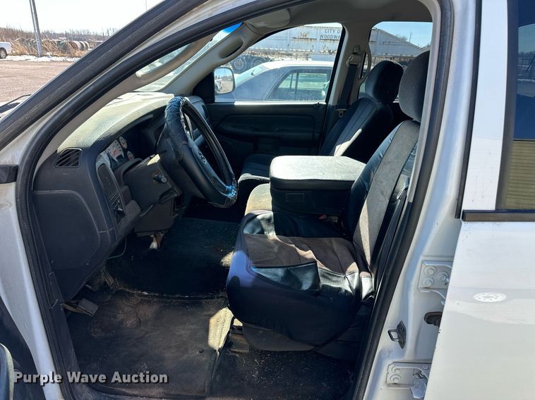 image for item ER8639 2002 Dodge Ram 1500 Quad Cab pickup truck