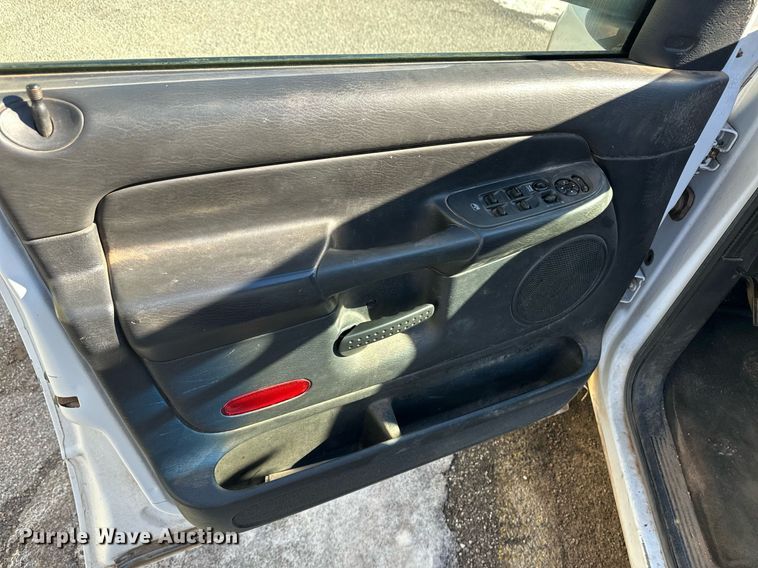 image for item ER8639 2002 Dodge Ram 1500 Quad Cab pickup truck